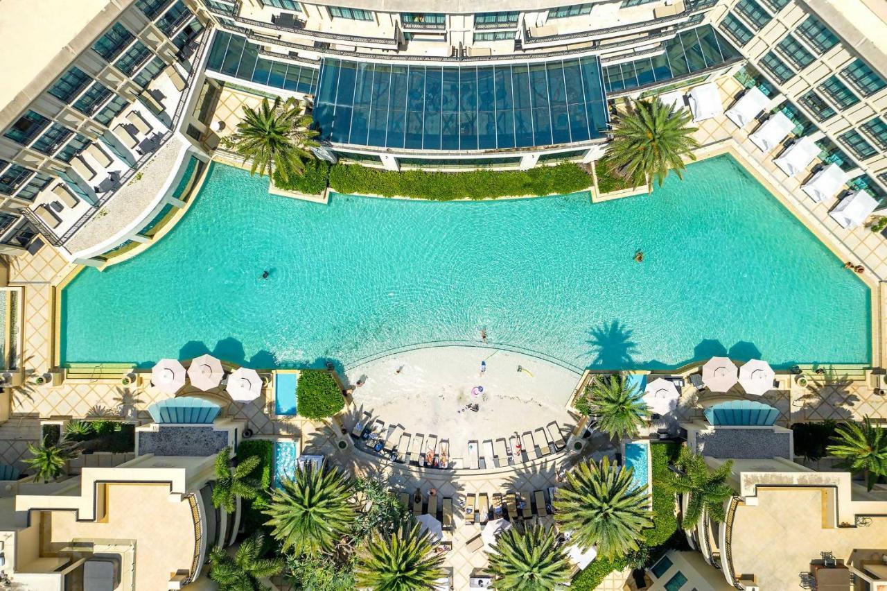 Imperial Hotel Gold Coast Exterior foto The pool at the Ritz-Carlton, Dubai