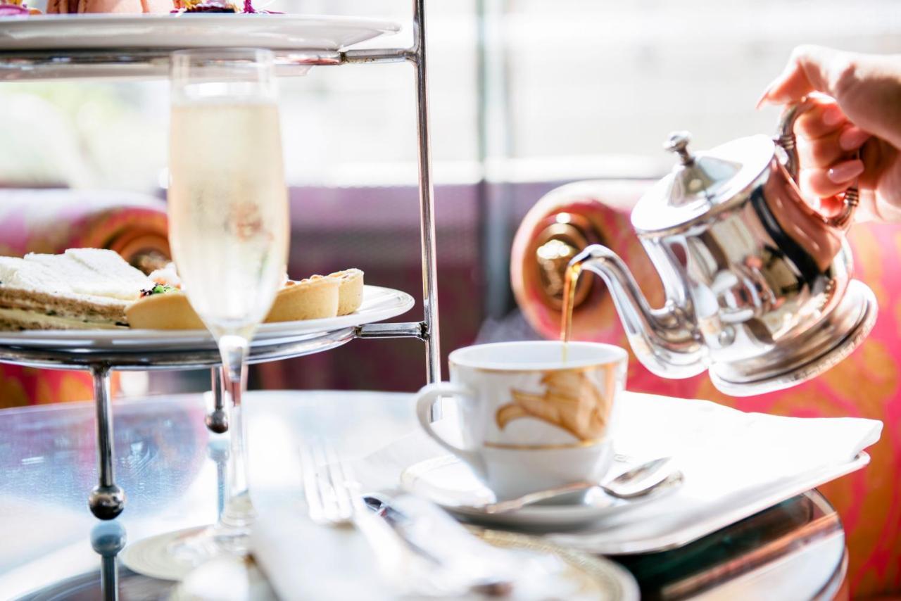 Imperial Hotel Gold Coast Exterior foto Afternoon tea at the InterContinental London