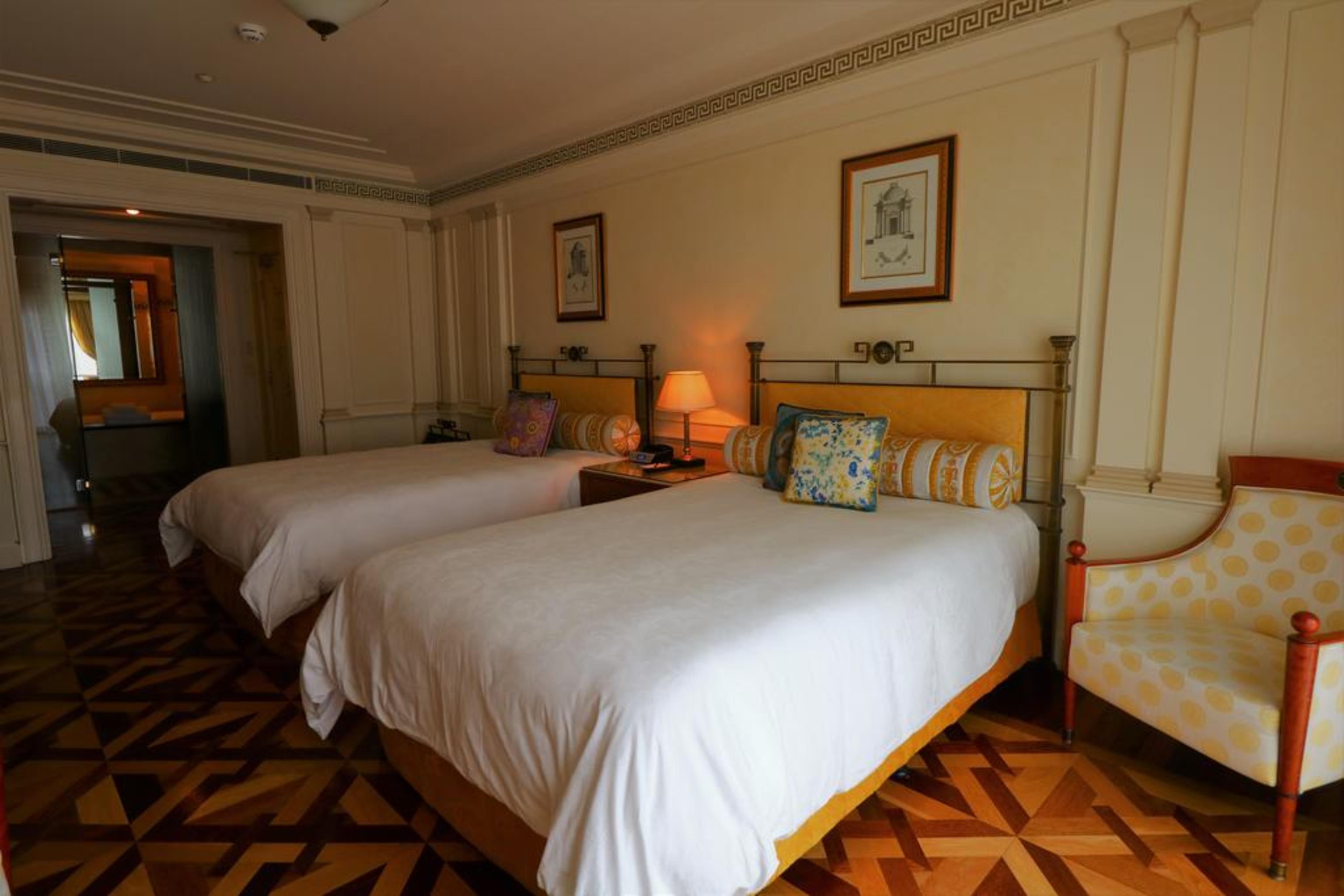 Imperial Hotel Gold Coast Exterior foto A room at the hotel