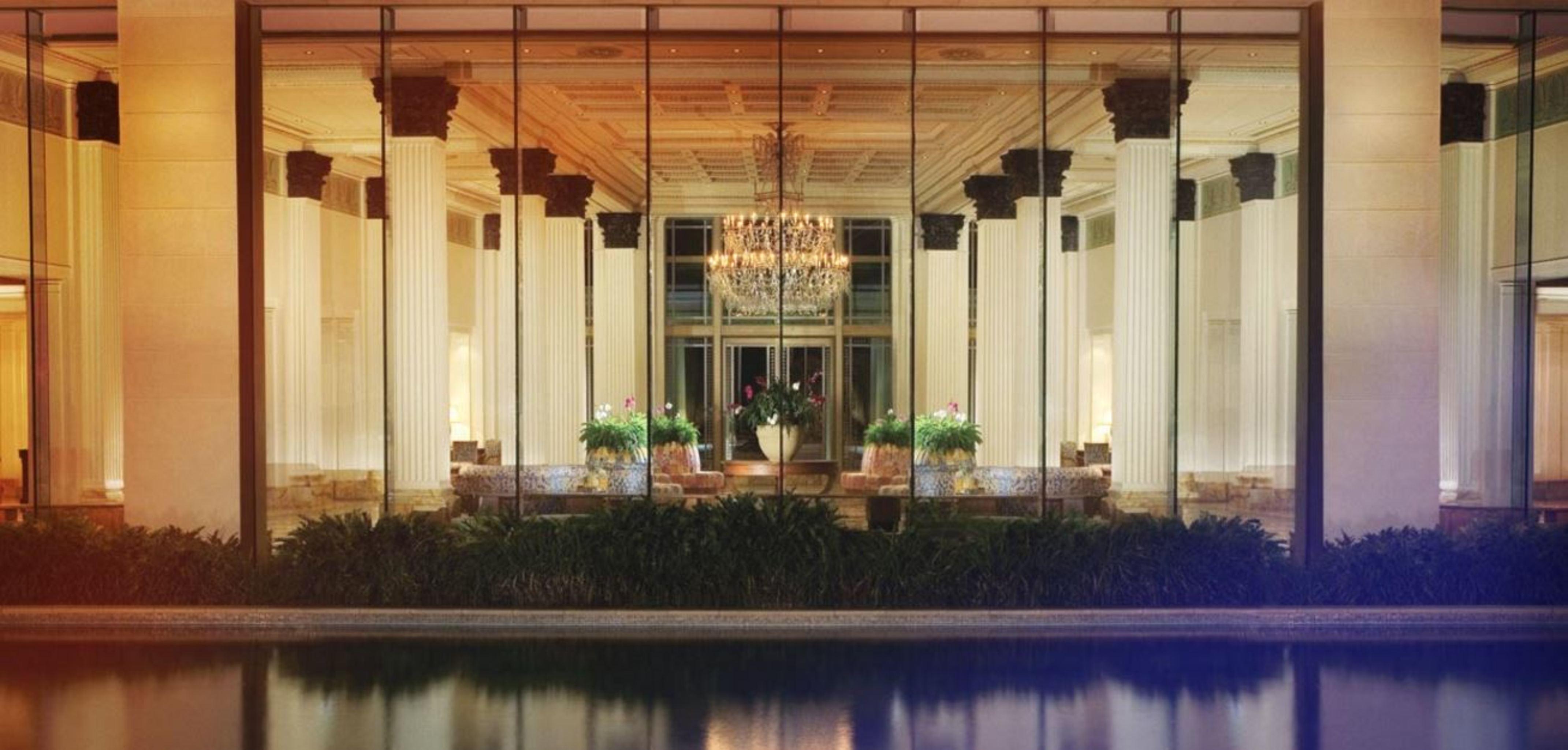Imperial Hotel Gold Coast Exterior foto The lobby of the Four Seasons Hotel