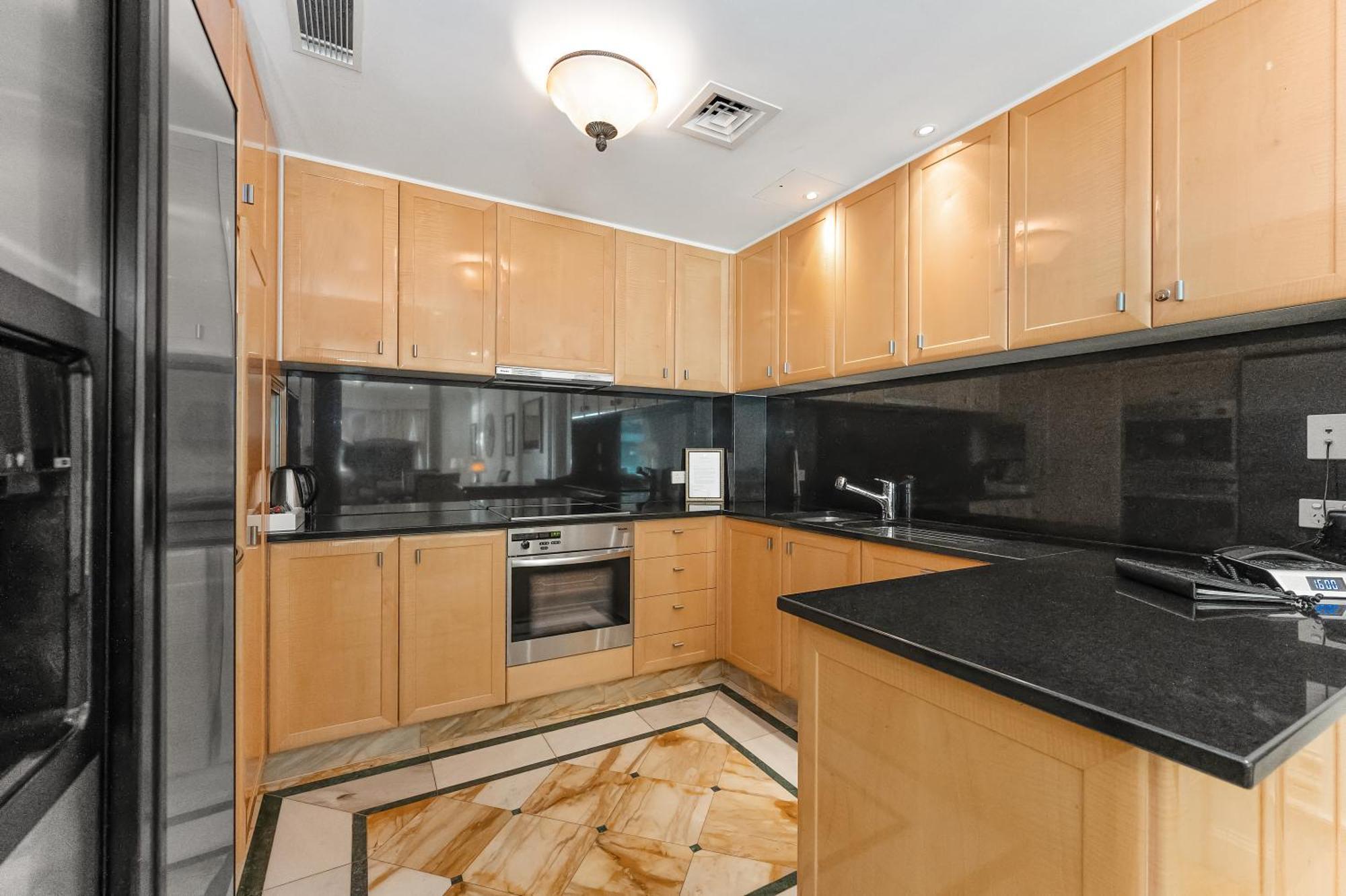 Imperial Hotel Gold Coast Exterior foto A kitchen in a condominium